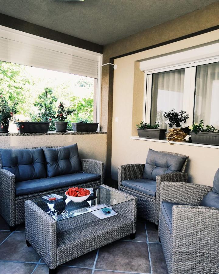 Apartman Jela โนวาวาโรช ภายนอก รูปภาพ