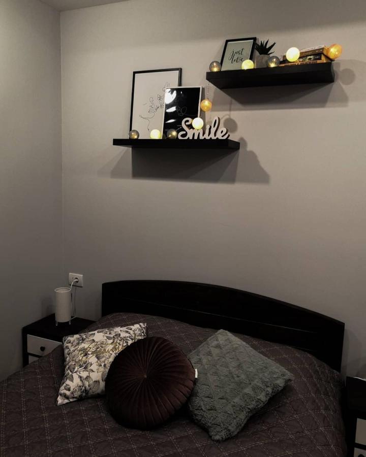 Apartman Jela โนวาวาโรช ภายนอก รูปภาพ