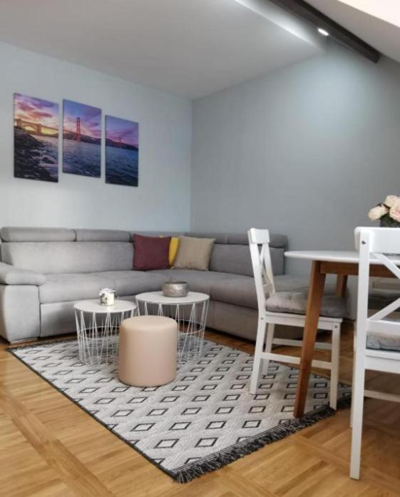 Apartman Jela โนวาวาโรช ภายนอก รูปภาพ