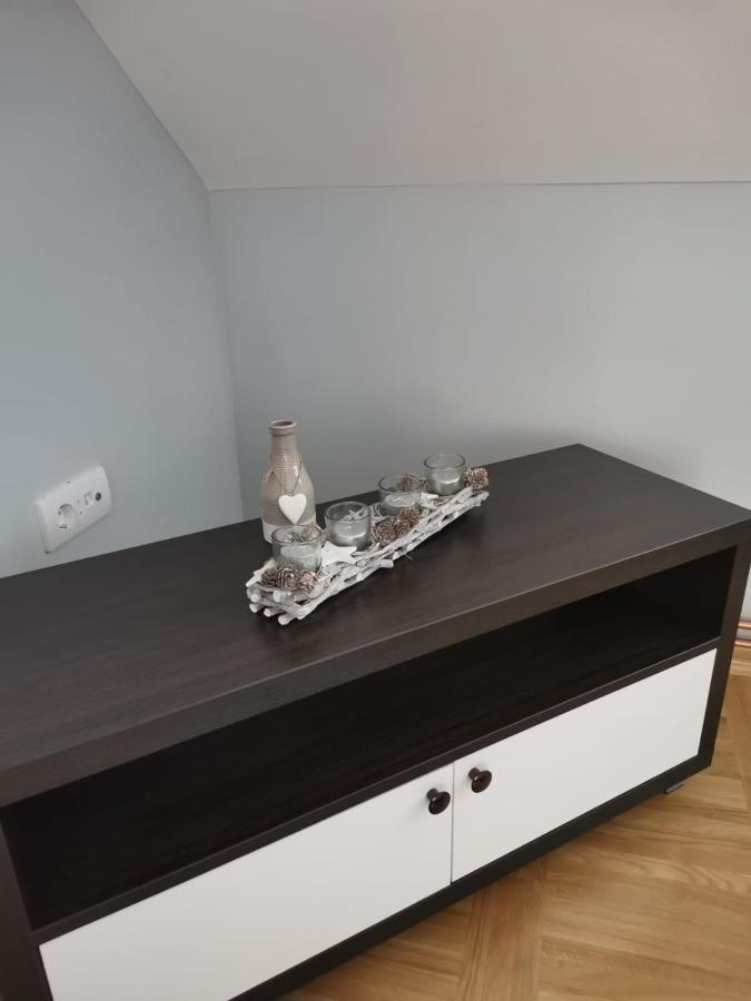 Apartman Jela โนวาวาโรช ภายนอก รูปภาพ